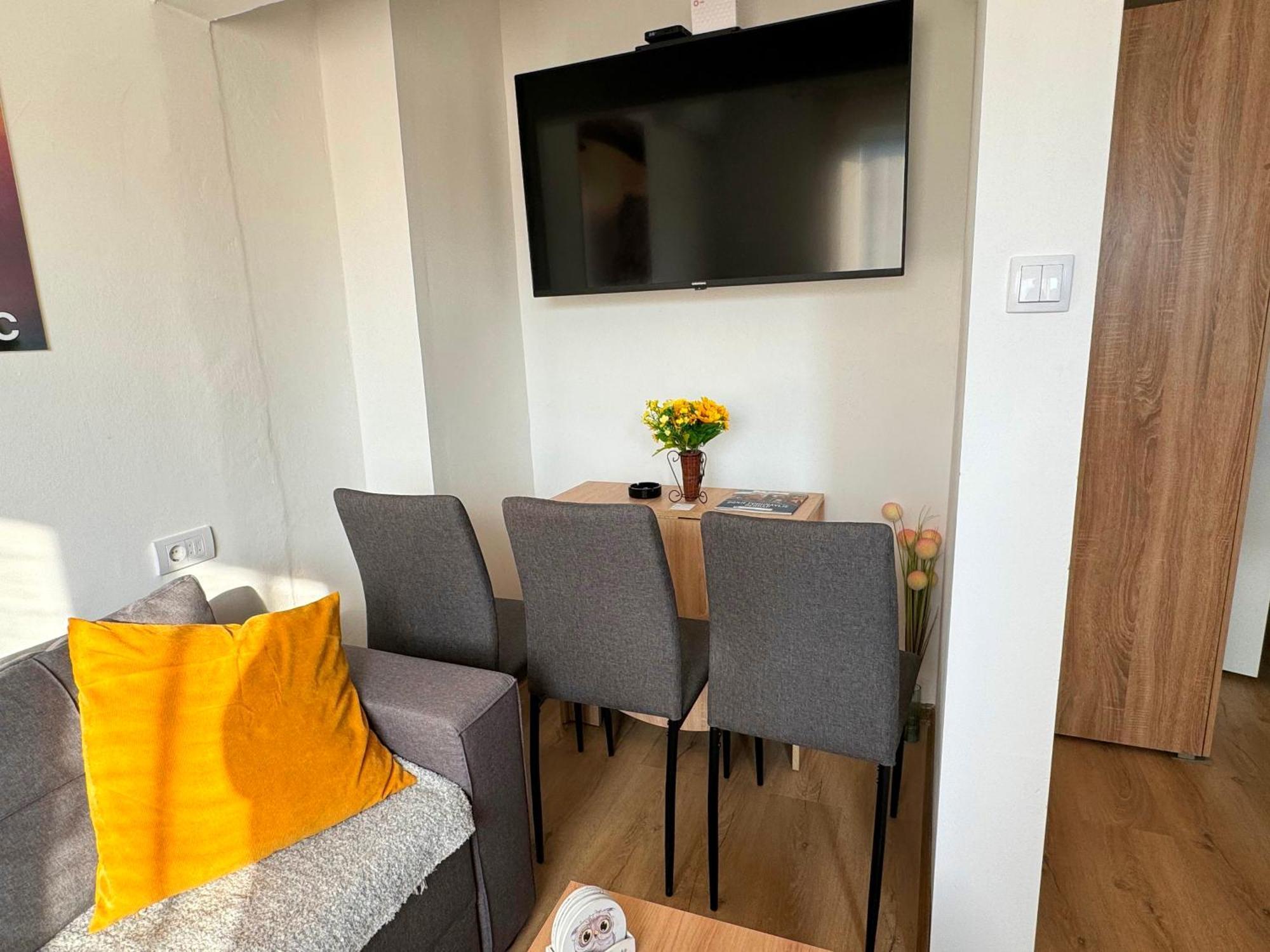Vuk Apartman Donji Milanovac Luaran gambar